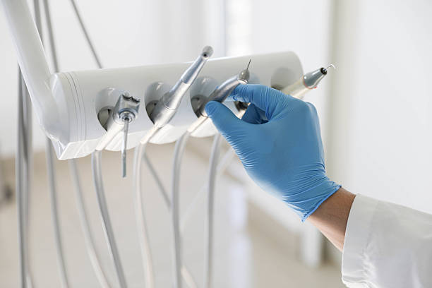 Professional Emergency Dentist technician working in Albion, IL